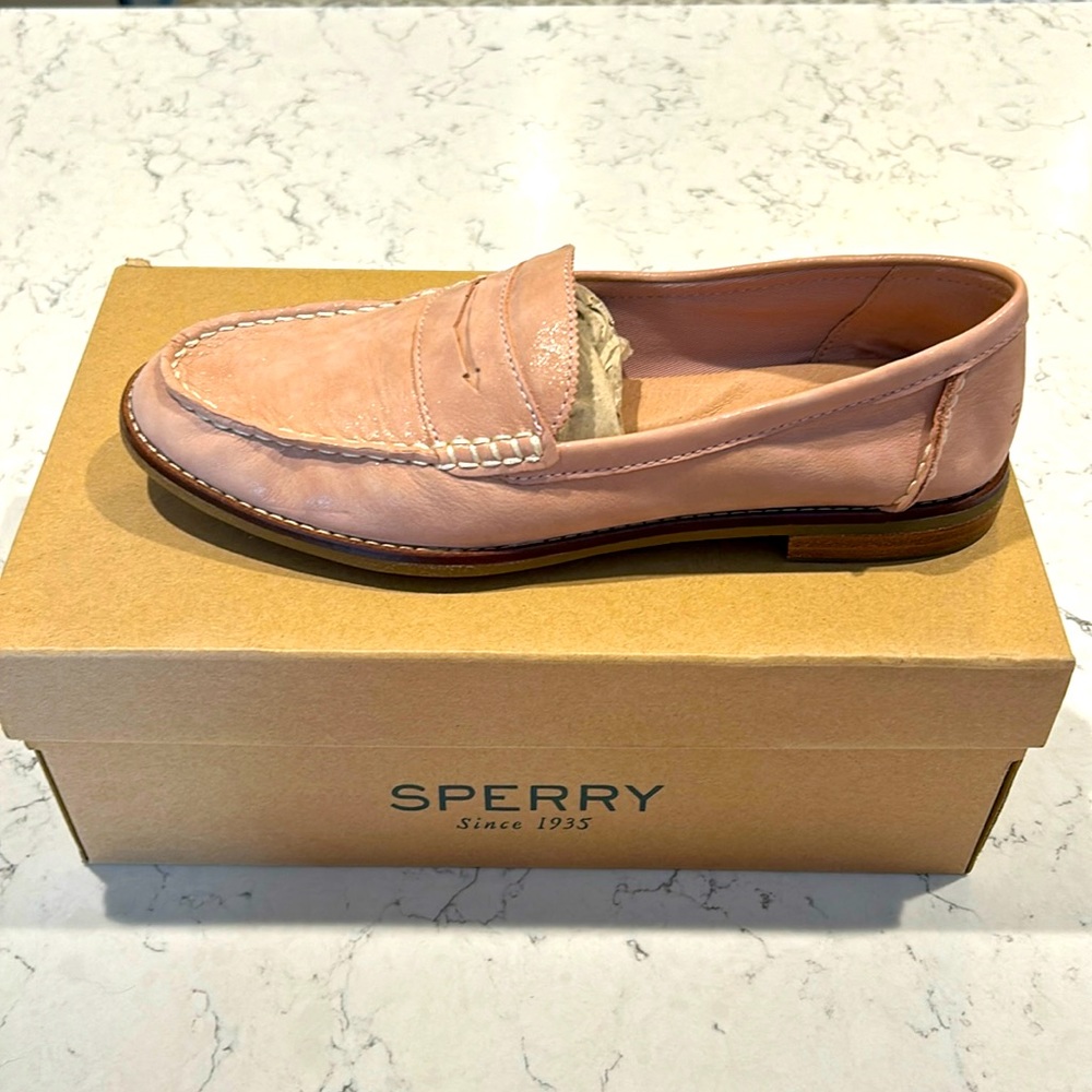 Sperry Seaport Penny Loafer in Blush Pink size 9.5 M (USA)